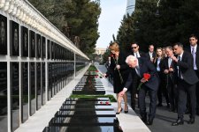 Президент Германии Франк-Вальтер Штайнмайер посетил Шехидляр хиябаны (ФОТО)