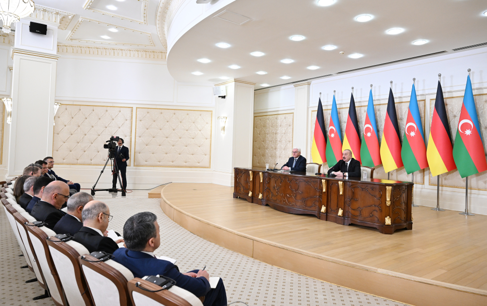 Президент Ильхам Алиев и Президент Германии выступили с заявлениями для прессы (ФОТО/ВИДЕО)