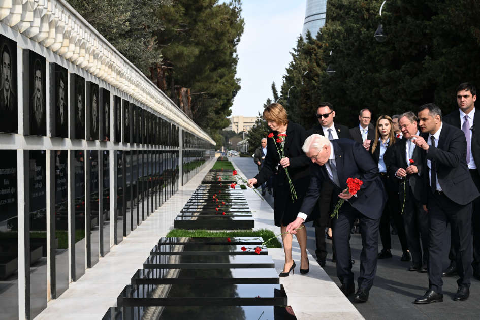 Президент Германии Франк-Вальтер Штайнмайер посетил Шехидляр хиябаны (ФОТО)