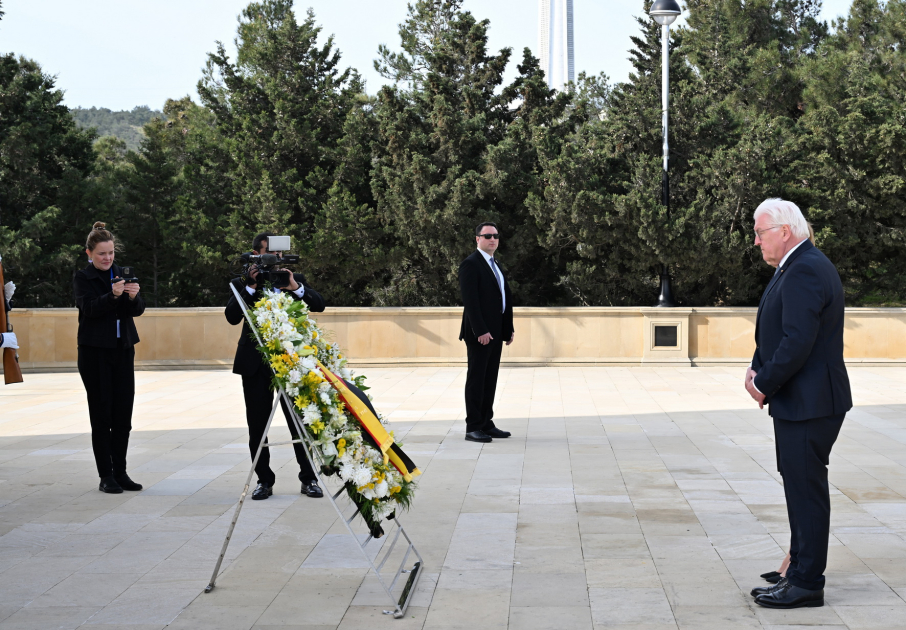 Президент Германии Франк-Вальтер Штайнмайер посетил Шехидляр хиябаны (ФОТО)