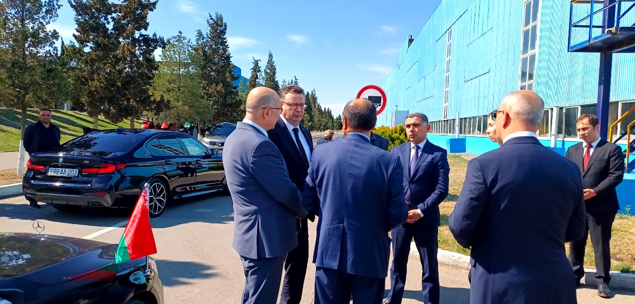 Посол Беларуси посетил Гянджинский автомобильный завод (ФОТО)