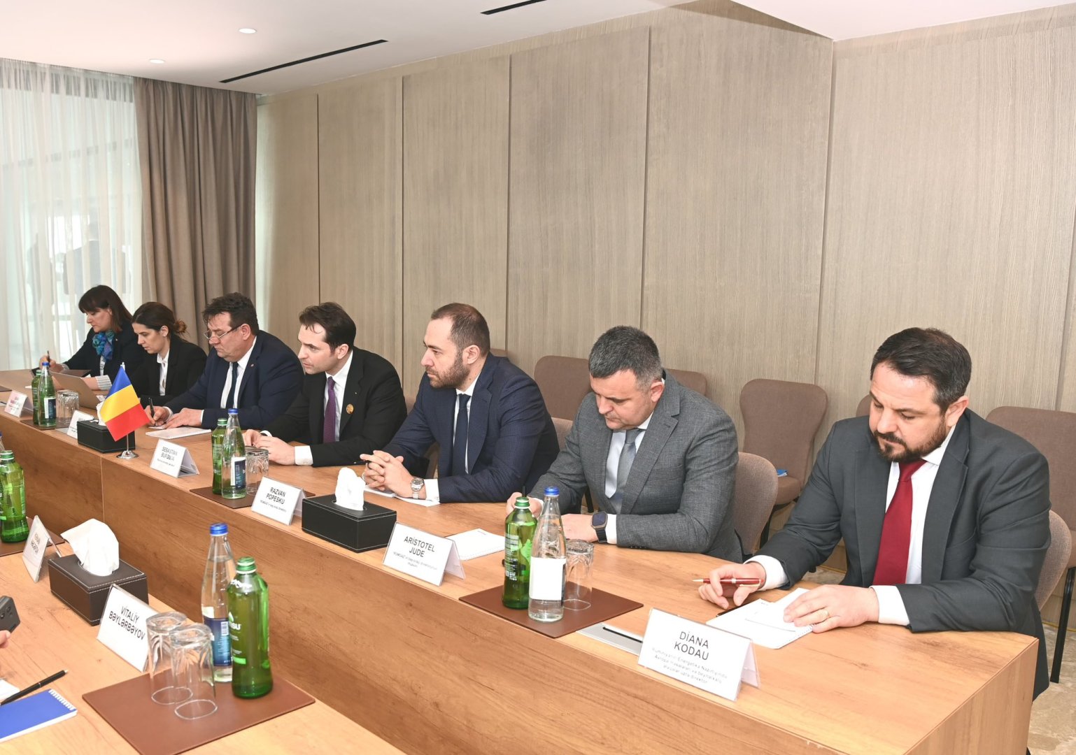 Обсуждены вопросы поставок природного газа между SOCAR и Румынией (ФОТО)