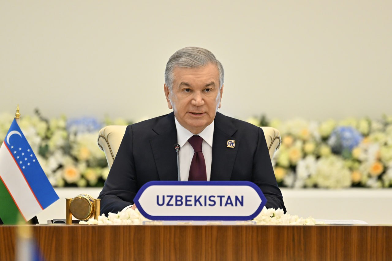 Шавкат Мирзиёев поздравил Президента Ильхама Алиева