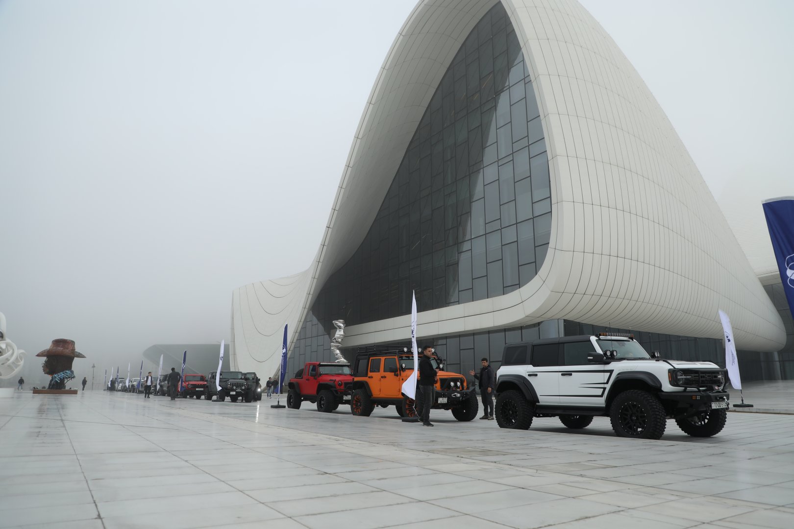 Автомобильная федерация Азербайджана организовала автопробег внедорожников (ФОТО)