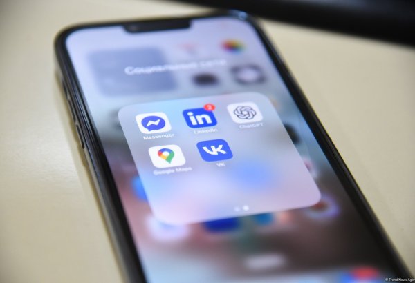 В Азербайджане за ввоз в страну более одного мобильного телефона будет взиматься налог