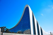 Прогулка по парку Центра Гейдара Алиева – любимое место отдыха и лицезрения красоты искусства (ФОТОРЕПОРТАЖ)