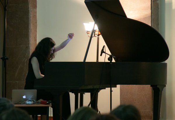 В Баку состоялась презентация пластинки Хумай Гасымзаде, победившей в США (ФОТО)