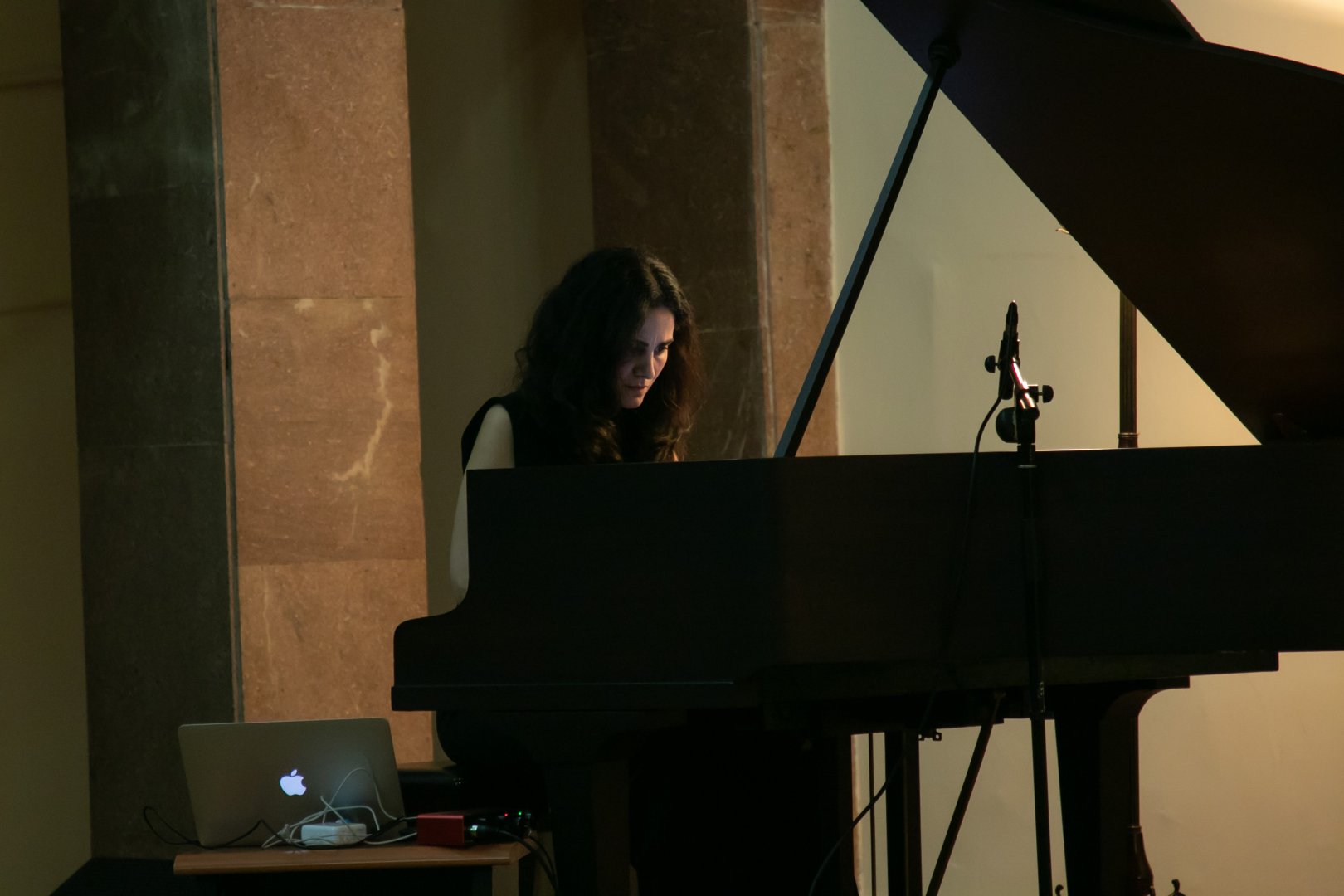 В Баку состоялась презентация пластинки Хумай Гасымзаде, победившей в США (ФОТО)