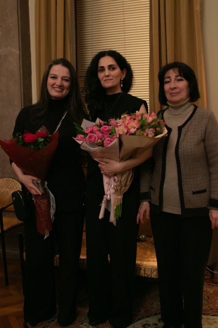 В Баку состоялась презентация пластинки Хумай Гасымзаде, победившей в США (ФОТО)