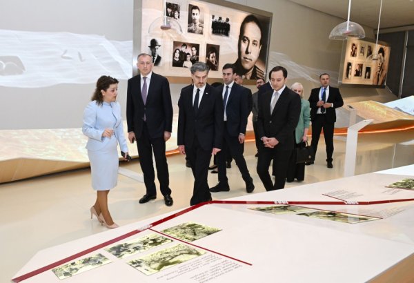 Президент Грузии посетил Центр Гейдара Алиева (ФОТО)