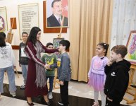 Первый вице-президент Мехрибан Алиева и вице-президент Фонда Гейдара Алиева Лейла Алиева посетили ясли номер 1 и детский дом-учреждение социального обслуживания номер 1 в Баку (ФОТО/ВИДЕО)