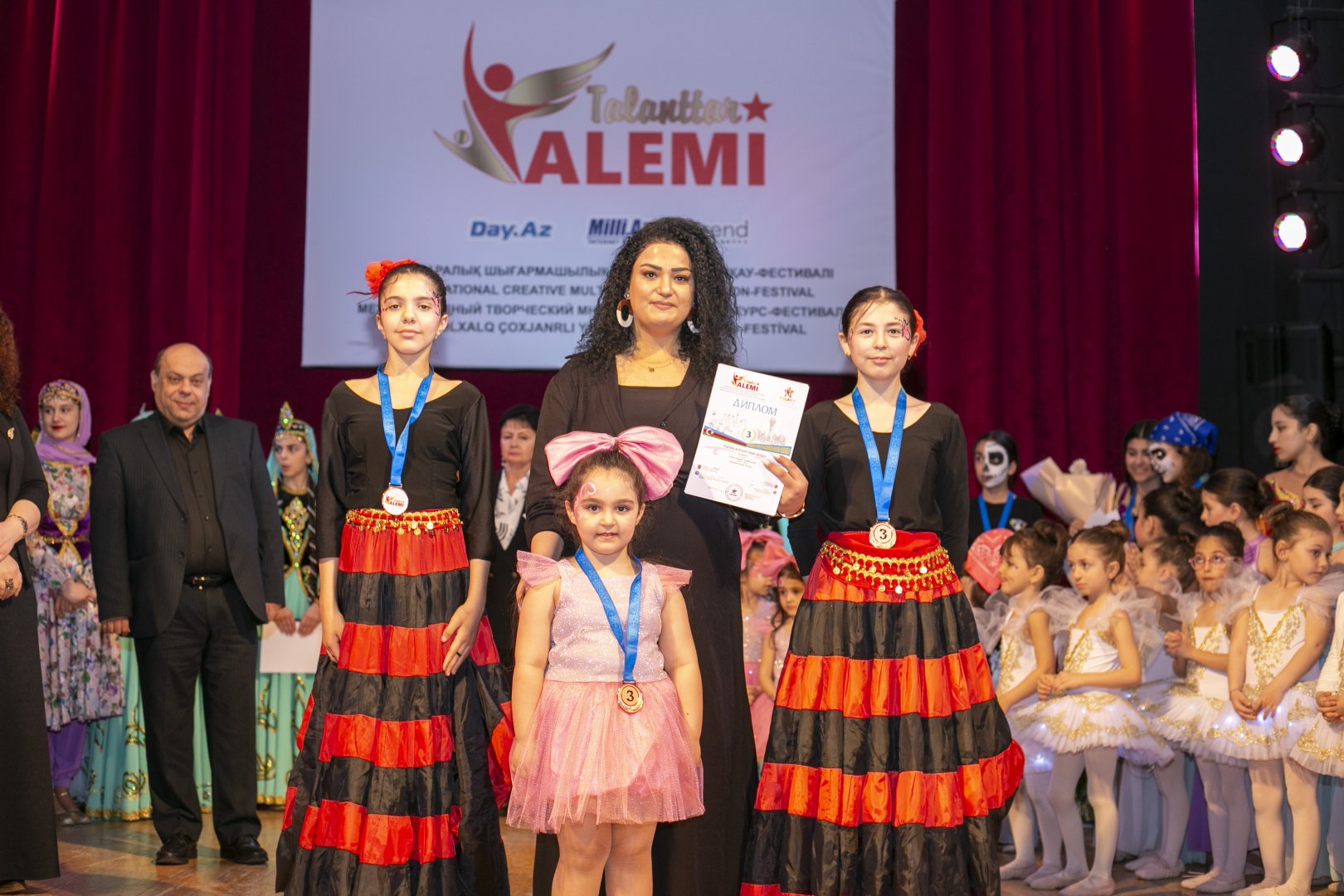 Международный фестиваль "Мир Талантов" зажёг огни творчества в сердце Азербайджана (ФОТО)