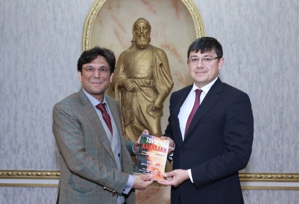 Глава Госкомитета по работе с диаспорой Азербайджана  встретился с пакистанским журналистом Маликом Аюбом Сумбалом