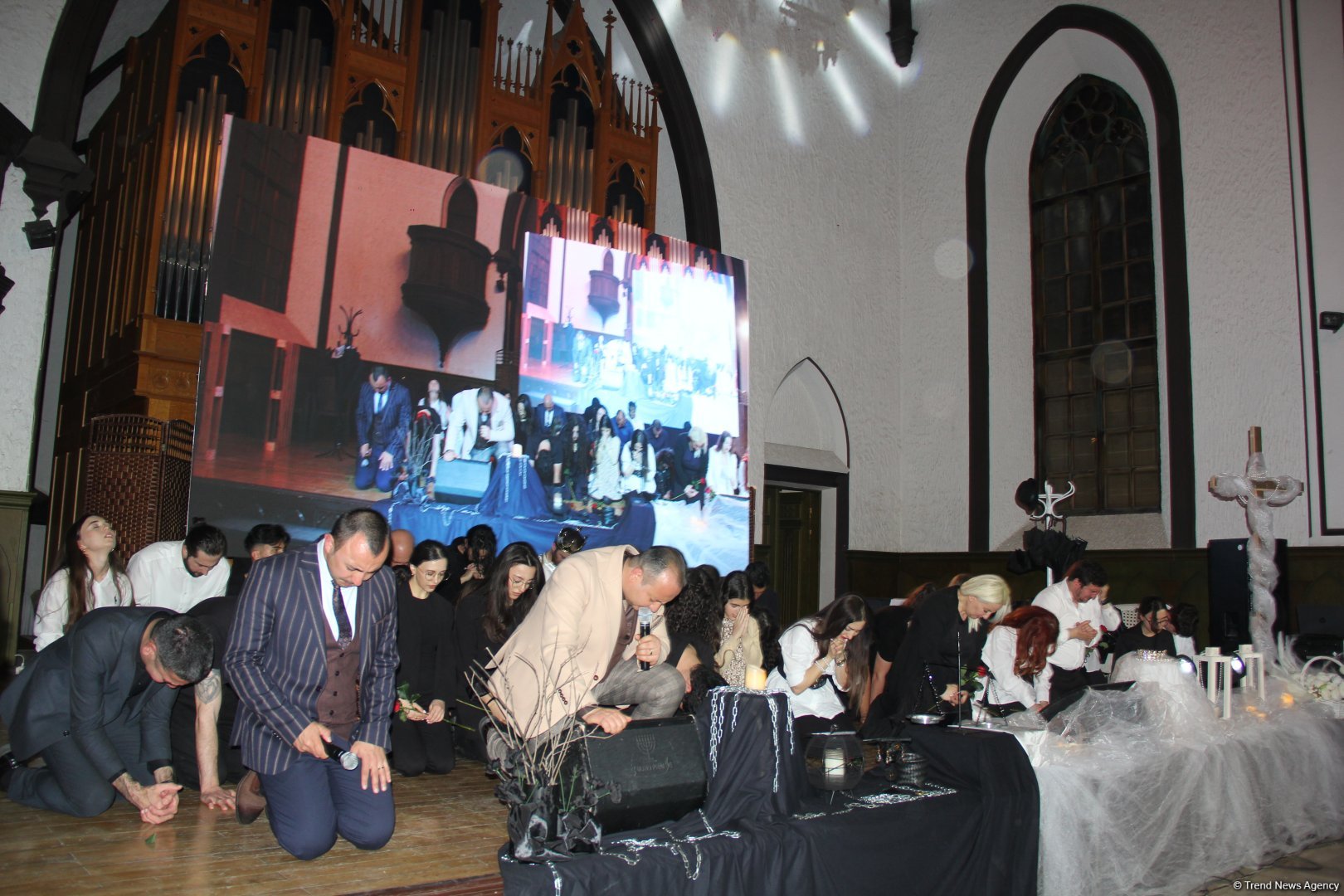 В Баку состоялась премьера рок-оперы "Варавва", посвященной Пасхе (ВИДЕО, ФОТО)