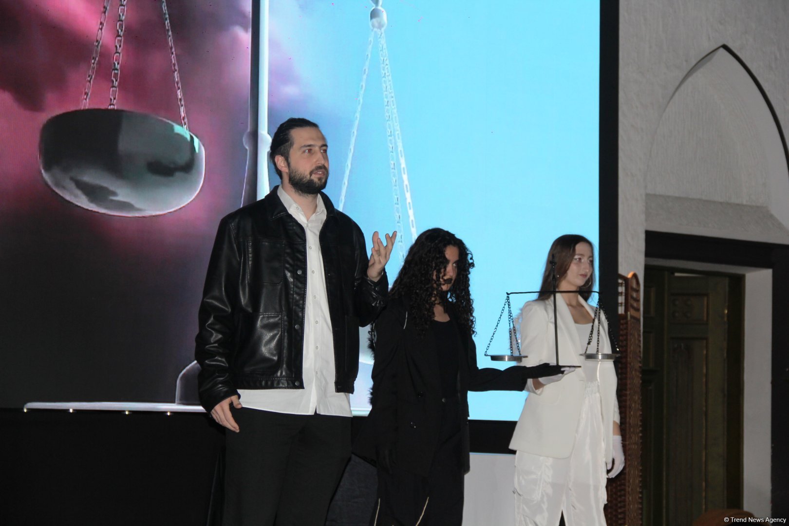 В Баку состоялась премьера рок-оперы "Варавва", посвященной Пасхе (ВИДЕО, ФОТО)