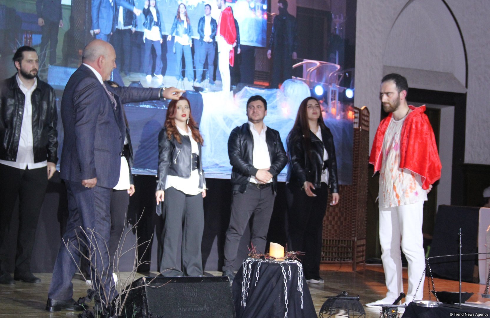 В Баку состоялась премьера рок-оперы "Варавва", посвященной Пасхе (ВИДЕО, ФОТО)