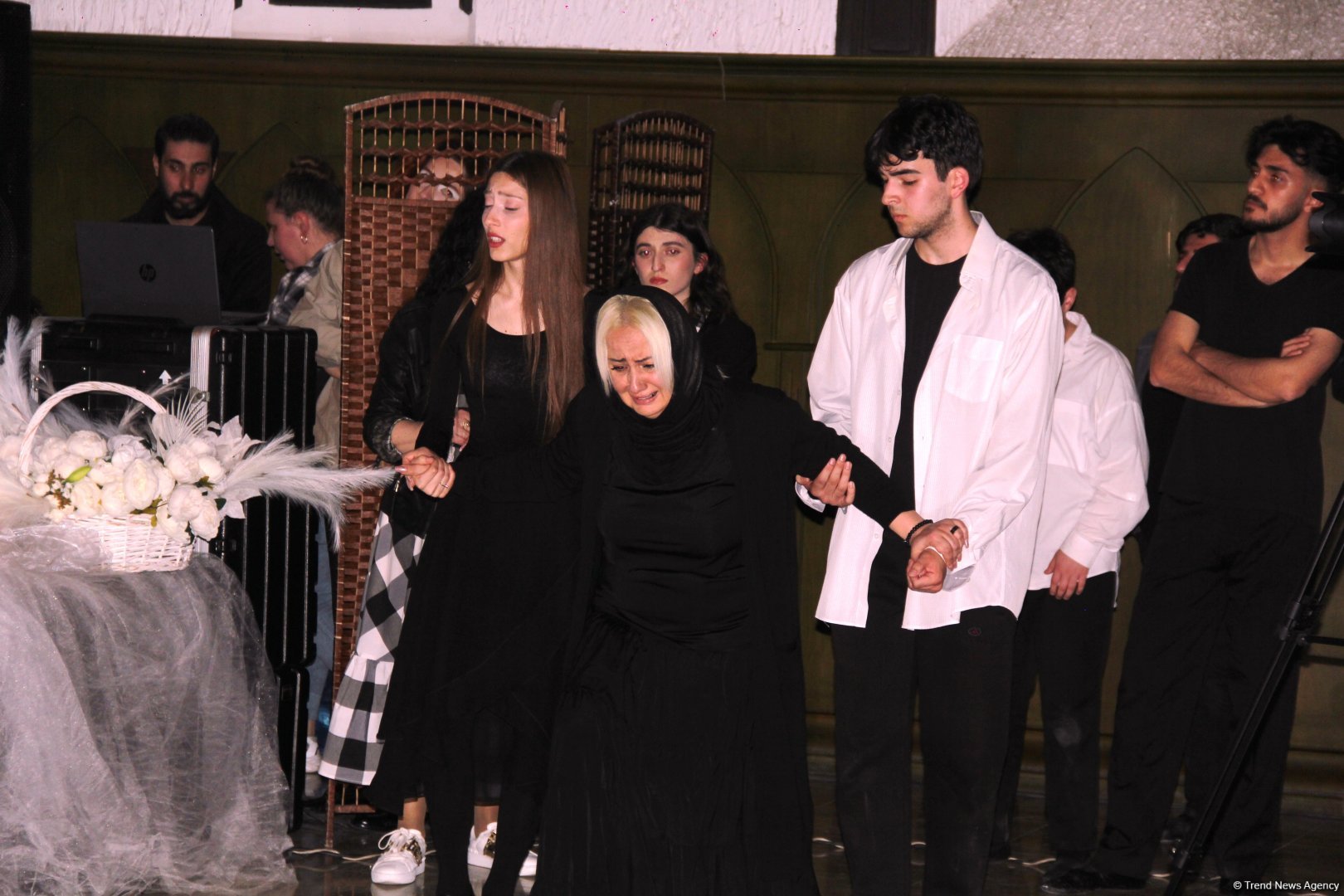 В Баку состоялась премьера рок-оперы "Варавва", посвященной Пасхе (ВИДЕО, ФОТО)