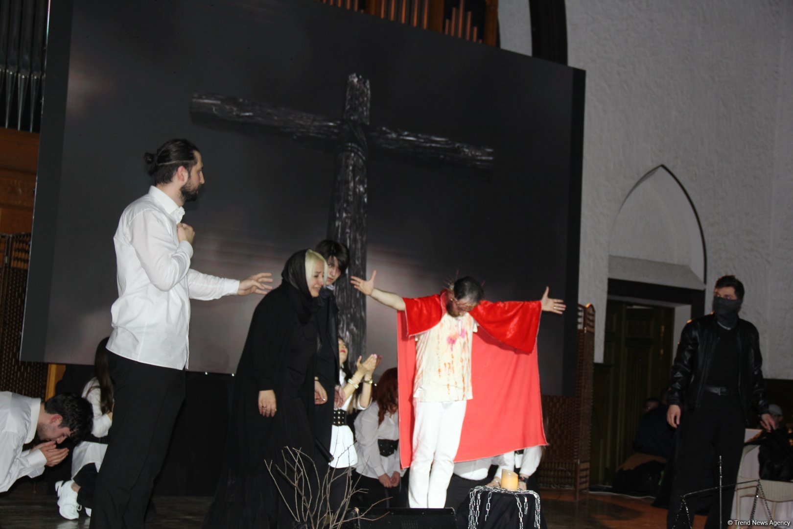 В Баку состоялась премьера рок-оперы "Варавва", посвященной Пасхе (ВИДЕО, ФОТО)