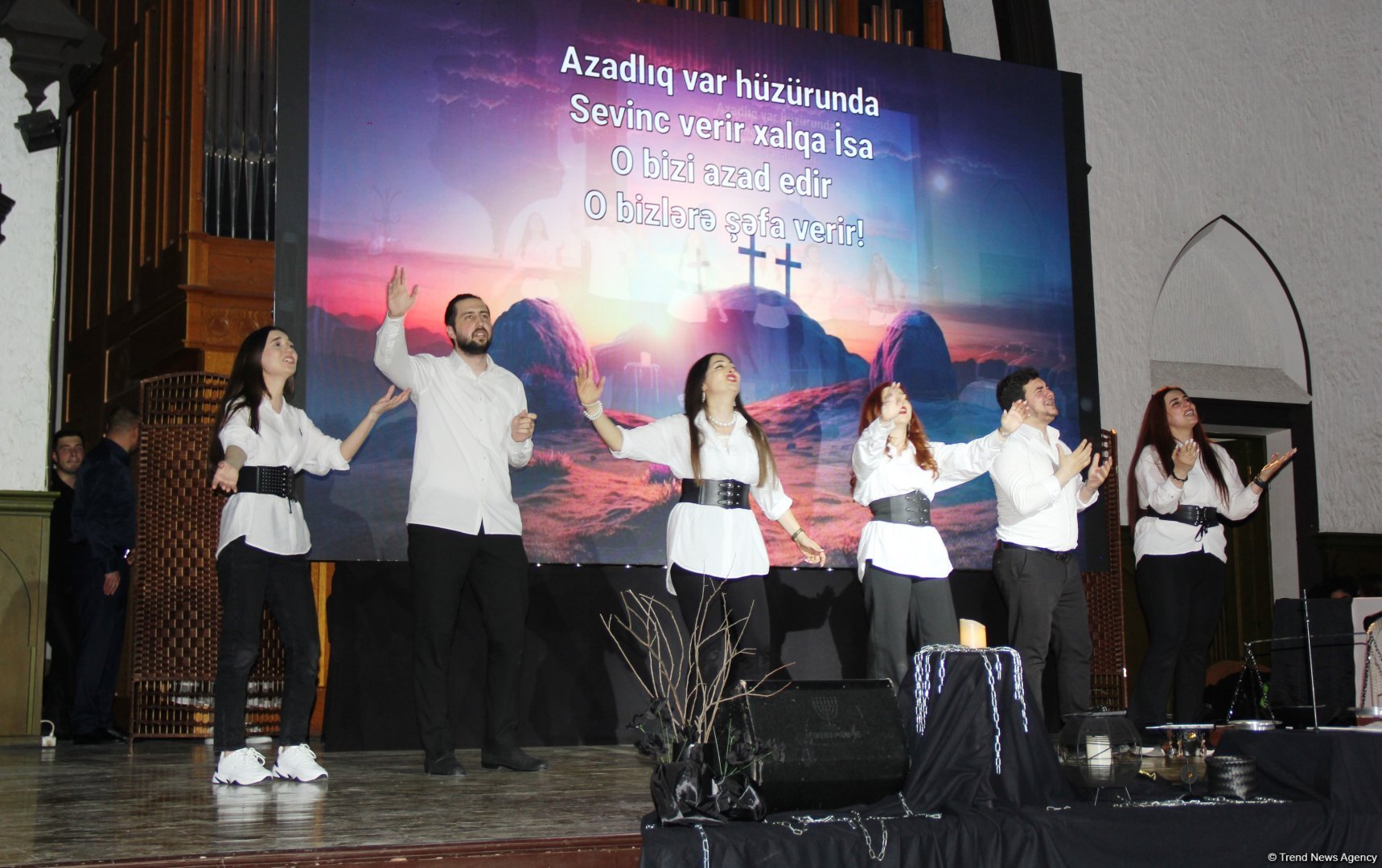 В Баку состоялась премьера рок-оперы "Варавва", посвященной Пасхе (ВИДЕО, ФОТО)