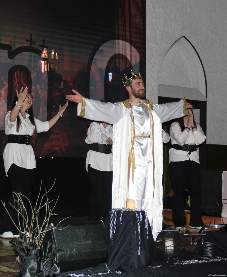 В Баку состоялась премьера рок-оперы "Варавва", посвященной Пасхе (ВИДЕО, ФОТО)