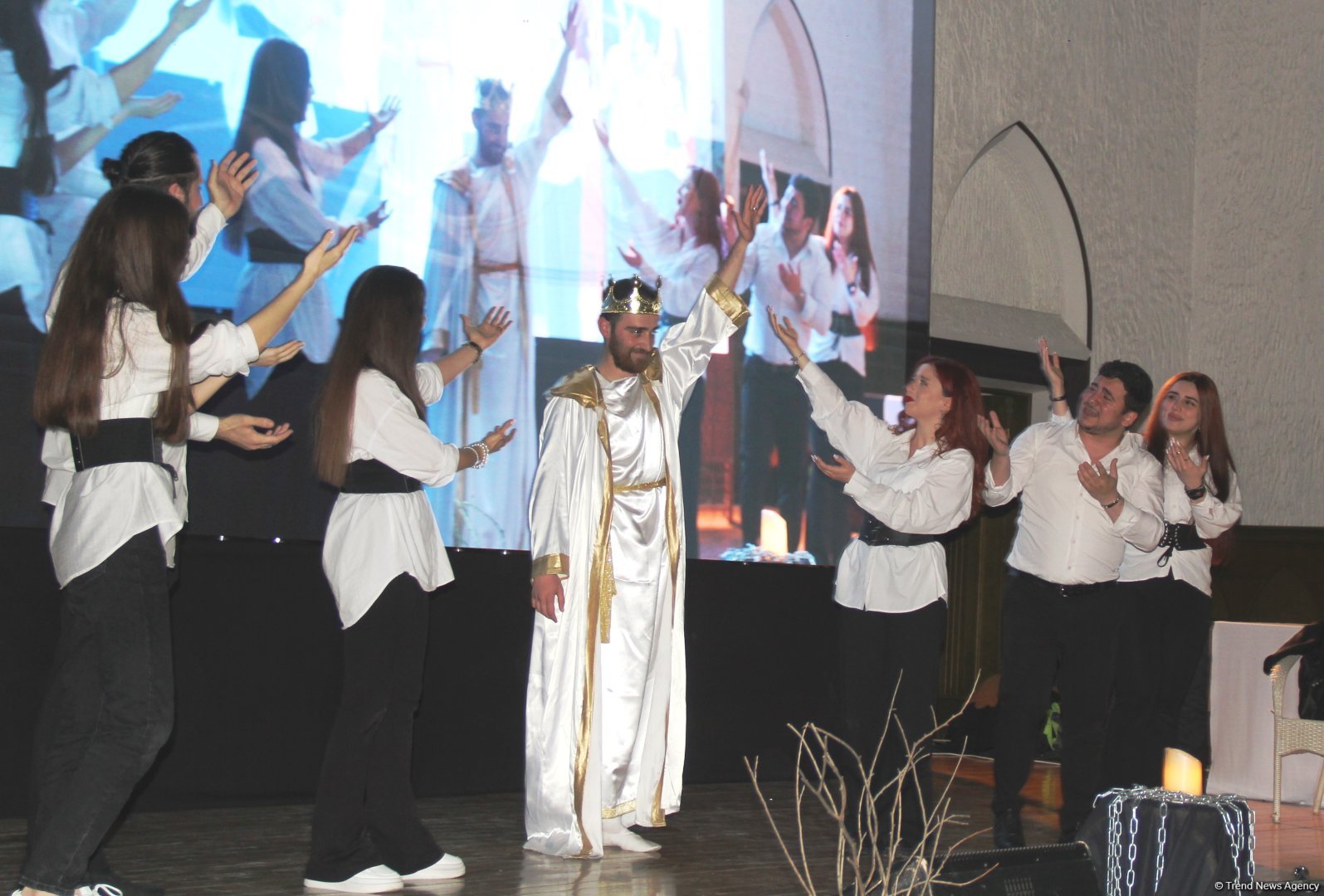 В Баку состоялась премьера рок-оперы "Варавва", посвященной Пасхе (ВИДЕО, ФОТО)