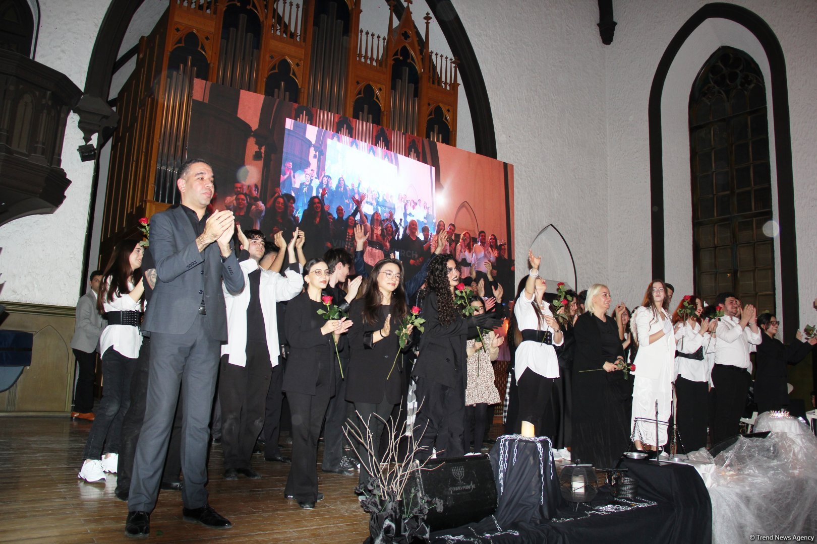 В Баку состоялась премьера рок-оперы "Варавва", посвященной Пасхе (ВИДЕО, ФОТО)