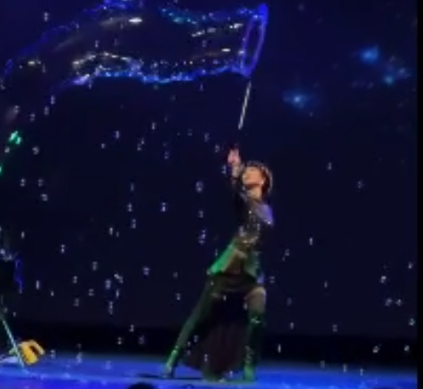 Магия в пузырях: Лера Амбр очаровала Баку своим шоу (ВИДЕО)