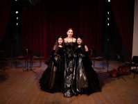 В опере только девушки – одним вечером в Баку (ФОТО)