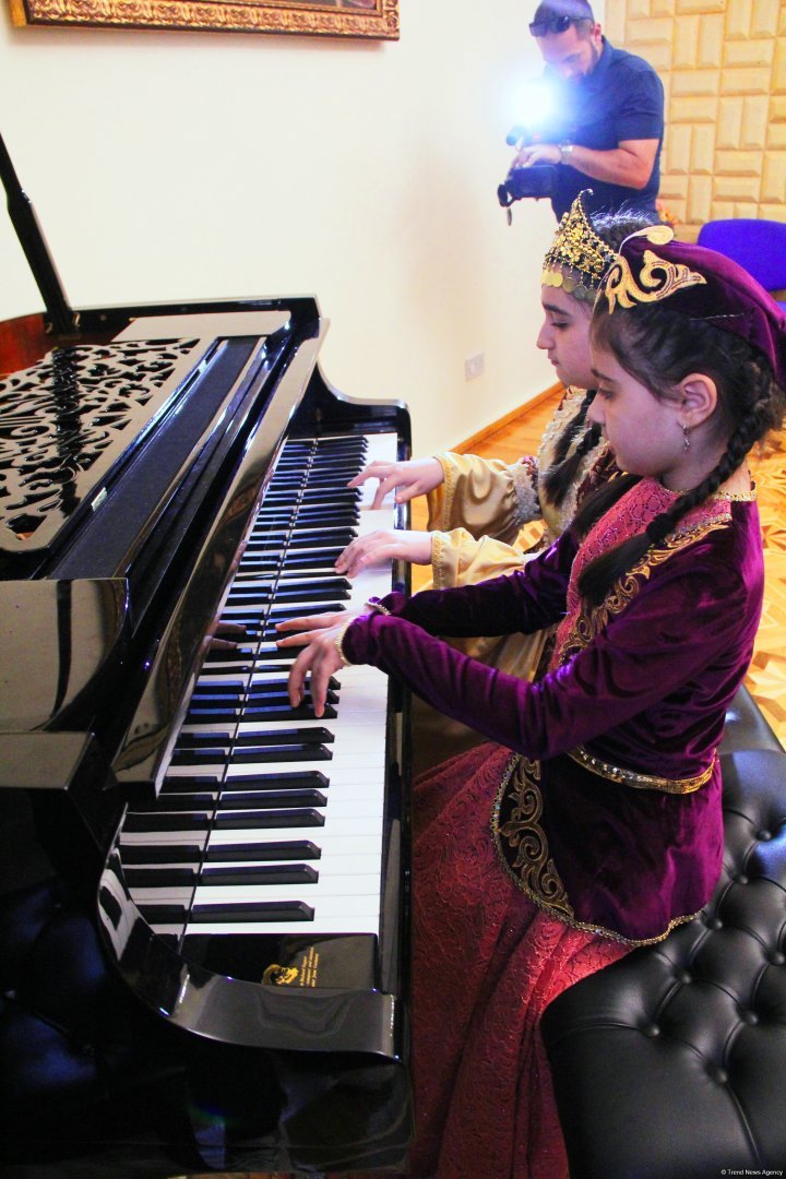 Волшебное путешествие сквозь века в Баку - оперная машина времени (ФОТО)