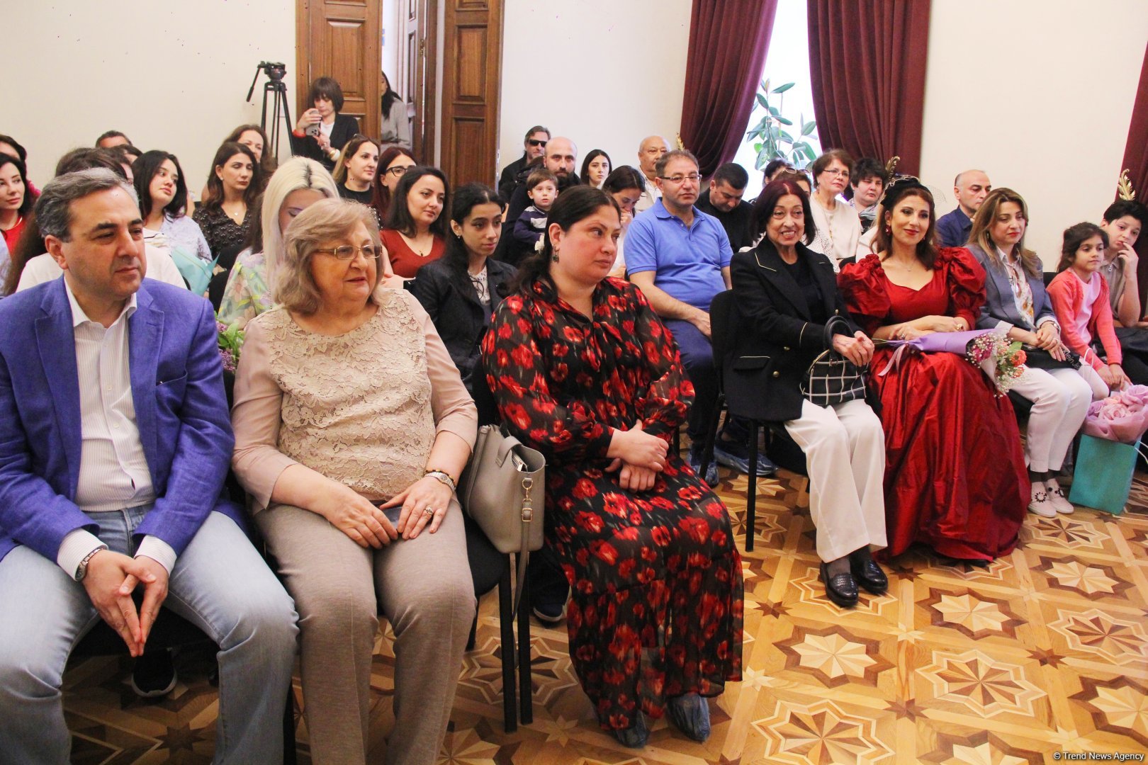 Волшебное путешествие сквозь века в Баку - оперная машина времени (ФОТО)