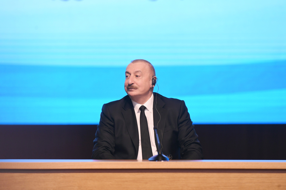 Президент Ильхам Алиев и Президент Масуд Пезешкиан приняли участие в азербайджано-иранском бизнес-форуме (ФОТО/ВИДЕО)