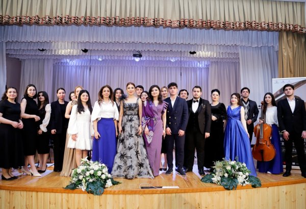 Будущие азербайджанские врачи удивили исполнением классики - любовь к музыке не знает профессий и границ (ФОТО)