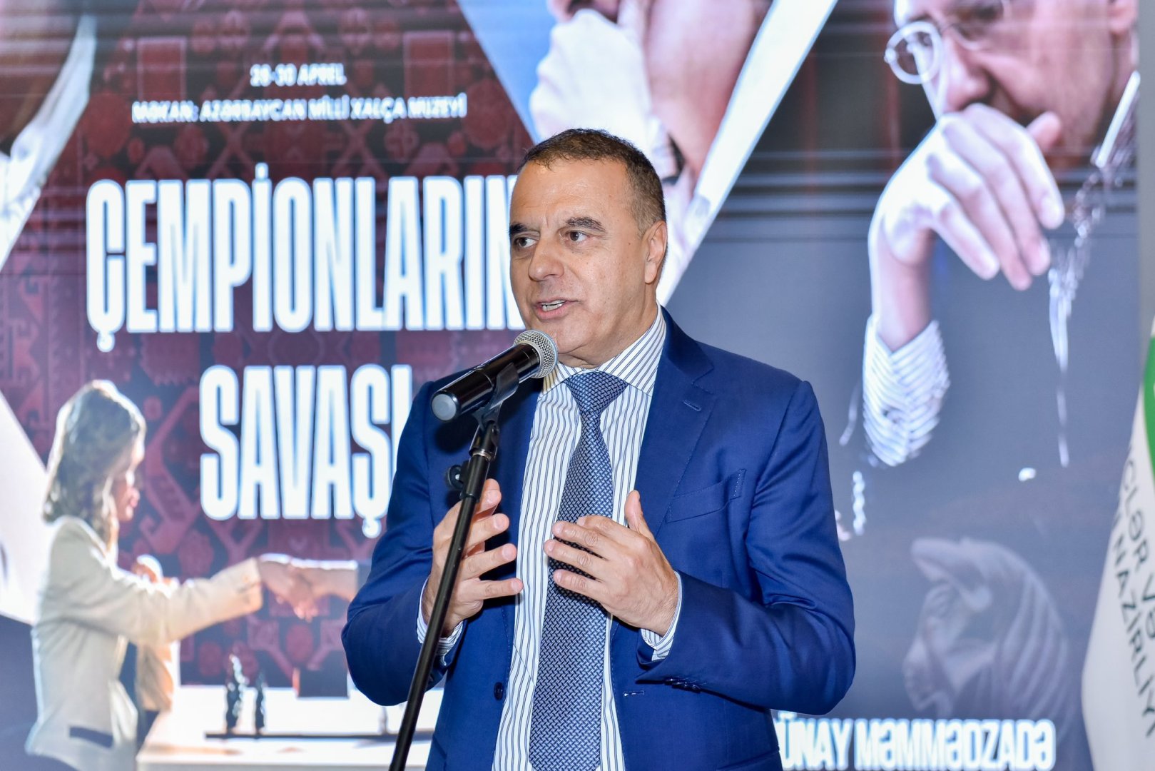 Стартовала битва чемпионов по шахматам на фоне азербайджанских ковров (ФОТО)