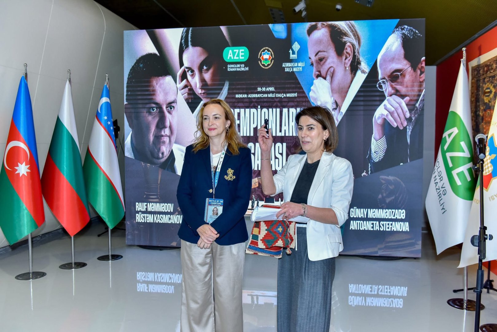 Стартовала битва чемпионов по шахматам на фоне азербайджанских ковров (ФОТО)