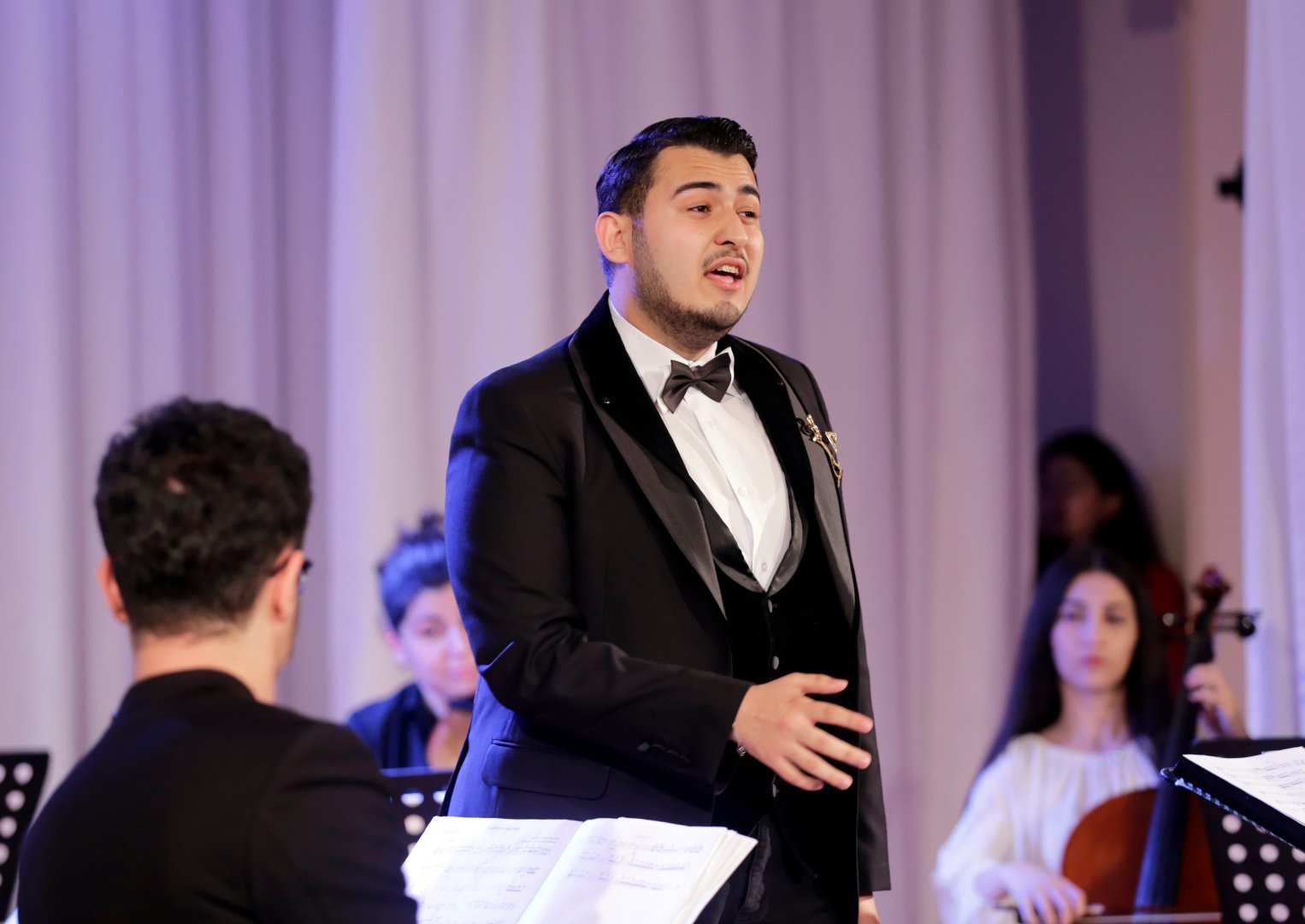 Будущие азербайджанские врачи удивили исполнением классики - любовь к музыке не знает профессий и границ (ФОТО)