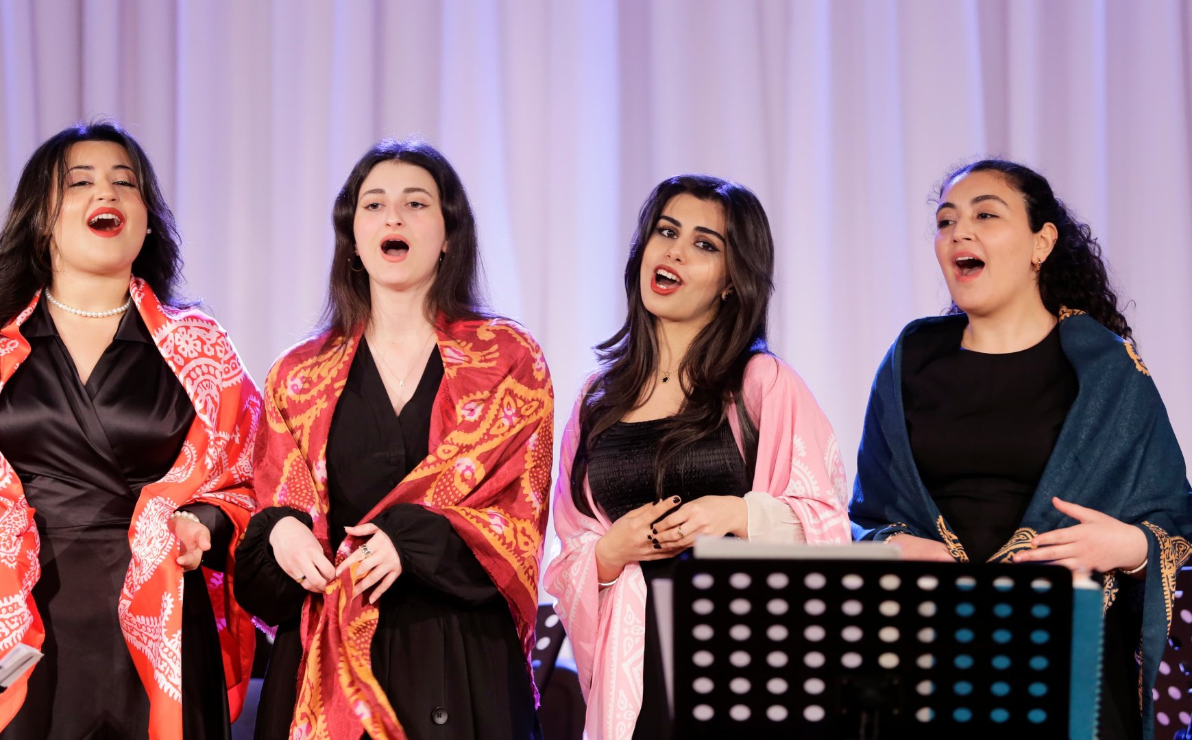 Будущие азербайджанские врачи удивили исполнением классики - любовь к музыке не знает профессий и границ (ФОТО)