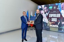 Стартовала битва чемпионов по шахматам на фоне азербайджанских ковров (ФОТО)