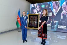 Стартовала битва чемпионов по шахматам на фоне азербайджанских ковров (ФОТО)