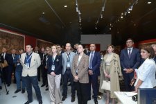 Стартовала битва чемпионов по шахматам на фоне азербайджанских ковров (ФОТО)