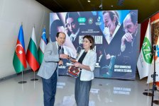 Стартовала битва чемпионов по шахматам на фоне азербайджанских ковров (ФОТО)