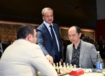 Стартовала битва чемпионов по шахматам на фоне азербайджанских ковров (ФОТО)