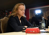 Стартовала битва чемпионов по шахматам на фоне азербайджанских ковров (ФОТО)