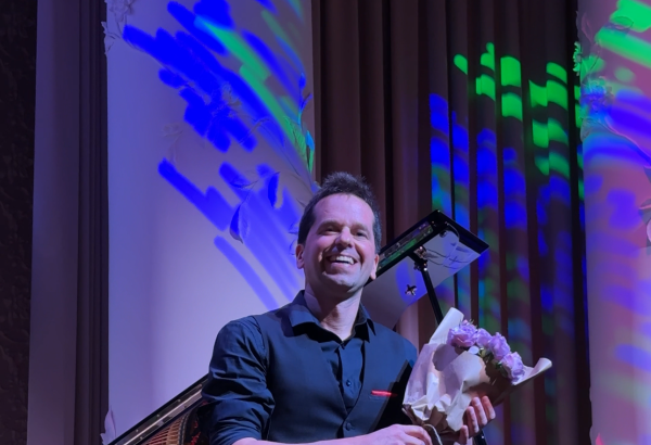 Французский пианист Пьер-Ив Плат выступил в творческом центре Sanat (ФОТО)