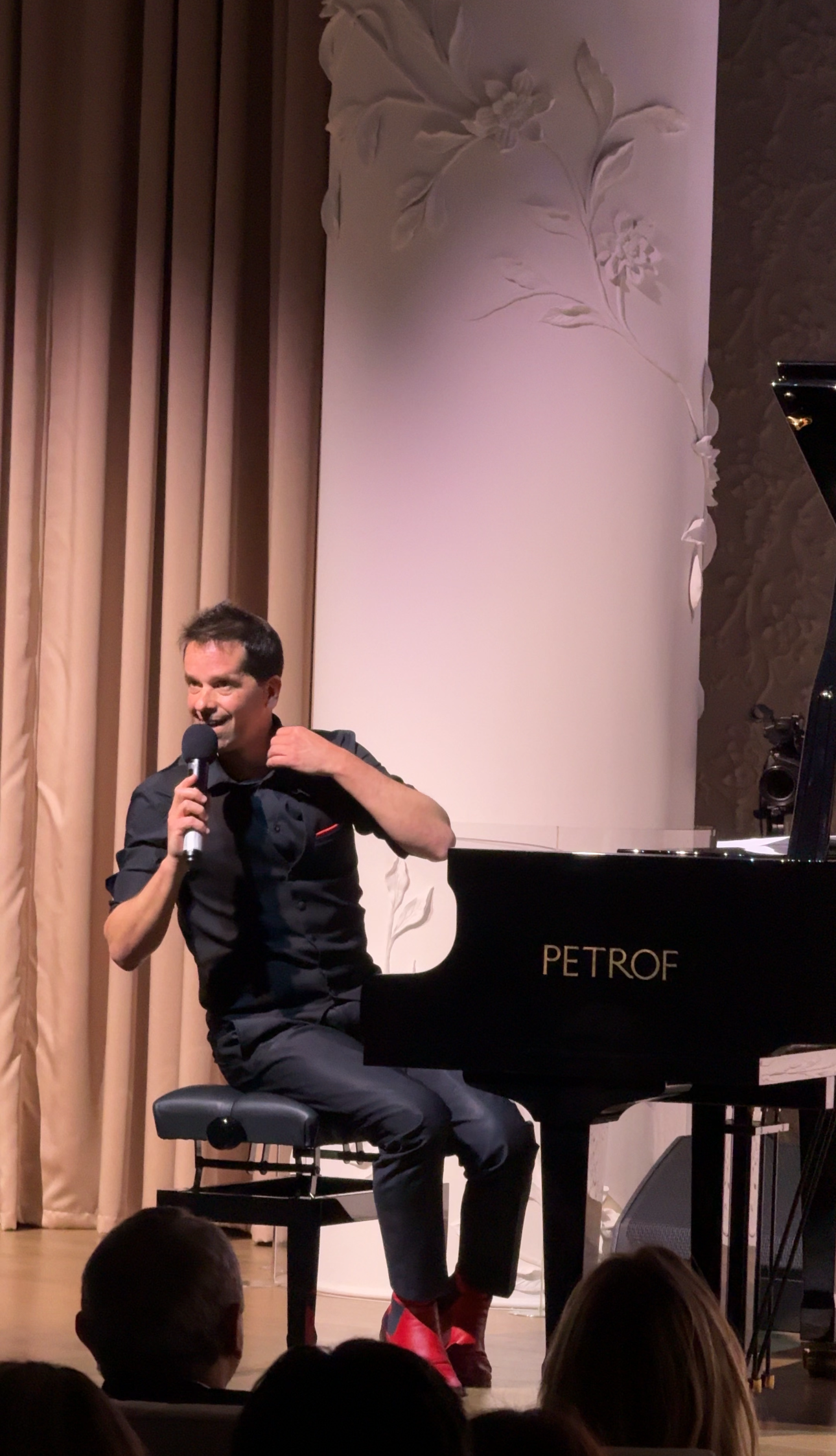 Французский пианист Пьер-Ив Плат выступил в творческом центре Sanat (ФОТО)