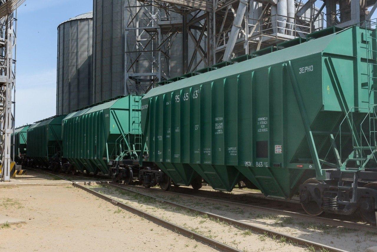 Вырос объем перевозок зерна из Казахстана в Азербайджан