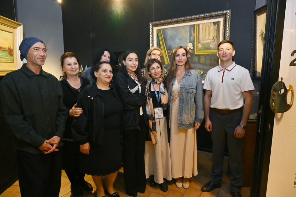 Вице-президент Фонда Гейдара Алиева Лейла Алиева и руководитель Баку Медиа Центра Арзу Алиева посетили Международный фестиваль ковра (ФОТО)