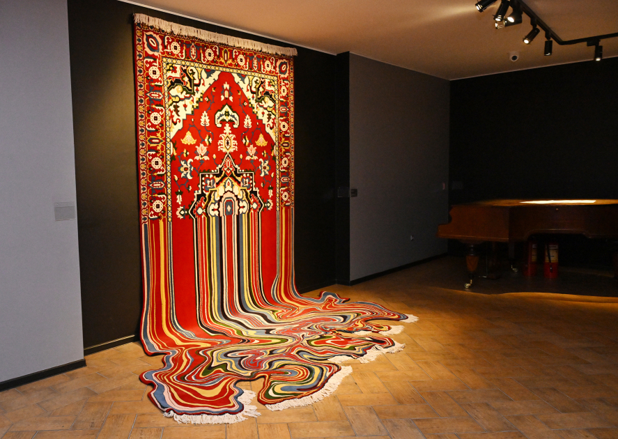 Вице-президент Фонда Гейдара Алиева Лейла Алиева и руководитель Баку Медиа Центра Арзу Алиева посетили Международный фестиваль ковра (ФОТО)