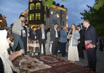 Вице-президент Фонда Гейдара Алиева Лейла Алиева и руководитель Баку Медиа Центра Арзу Алиева посетили Международный фестиваль ковра (ФОТО)