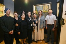 Вице-президент Фонда Гейдара Алиева Лейла Алиева и руководитель Баку Медиа Центра Арзу Алиева посетили Международный фестиваль ковра (ФОТО)