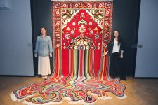 Вице-президент Фонда Гейдара Алиева Лейла Алиева и руководитель Баку Медиа Центра Арзу Алиева посетили Международный фестиваль ковра (ФОТО)